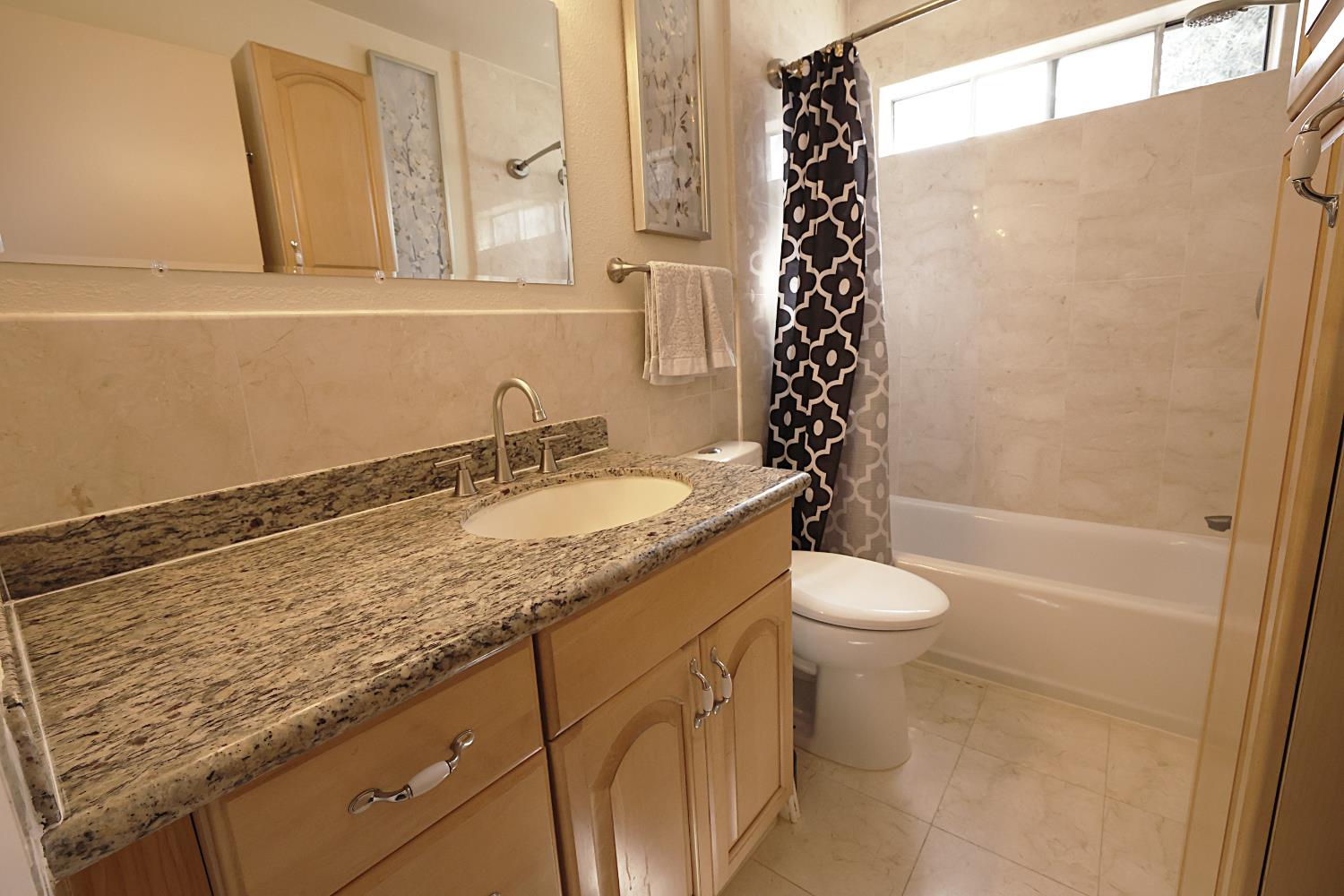 300 Los Verdes Ct, Modesto, CA 95354