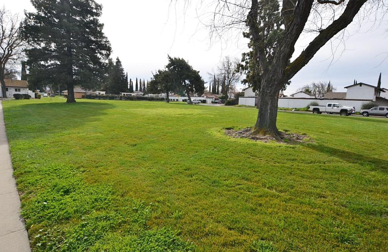 300 Los Verdes Ct, Modesto, CA 95354