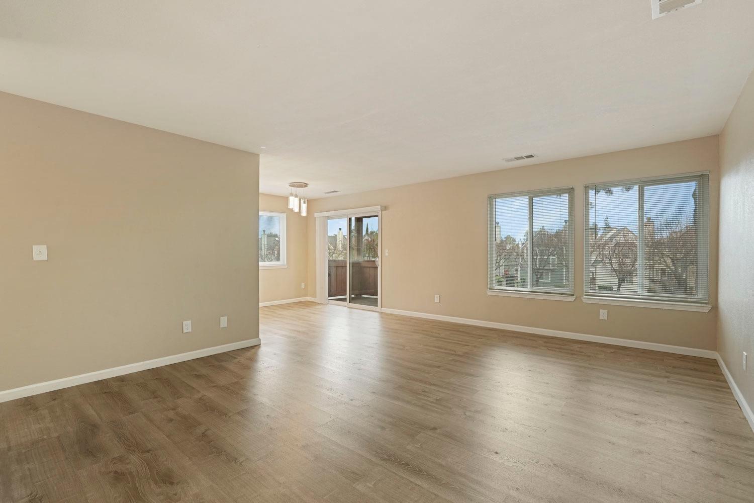 495 Cherry Ln #J, Manteca, CA 95337