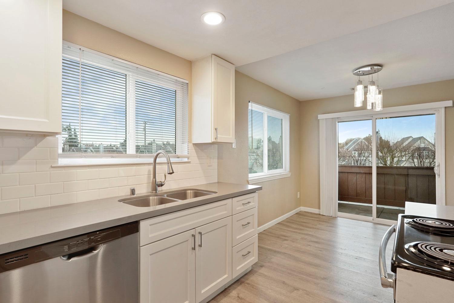 495 Cherry Ln #J, Manteca, CA 95337