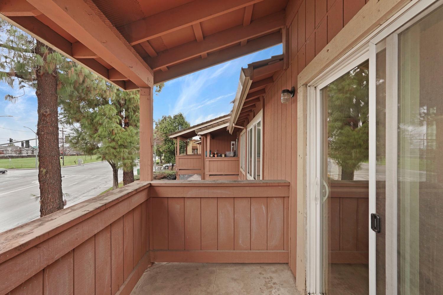 495 Cherry Ln #J, Manteca, CA 95337