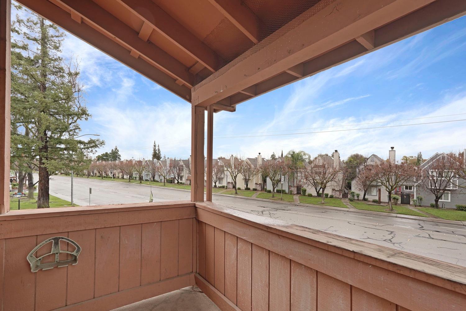 495 Cherry Ln #J, Manteca, CA 95337