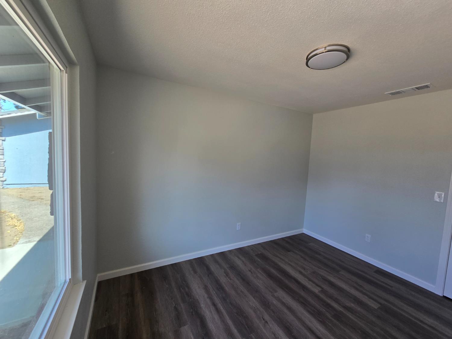 1500 Kirkland Ct, Modesto, CA 95356