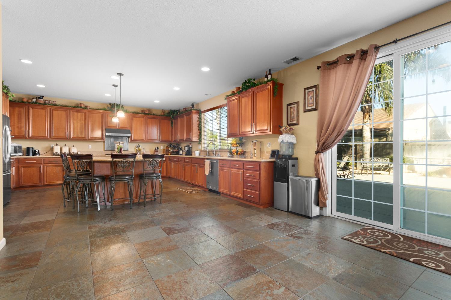 751 Banff Dr, Newman, CA 95360