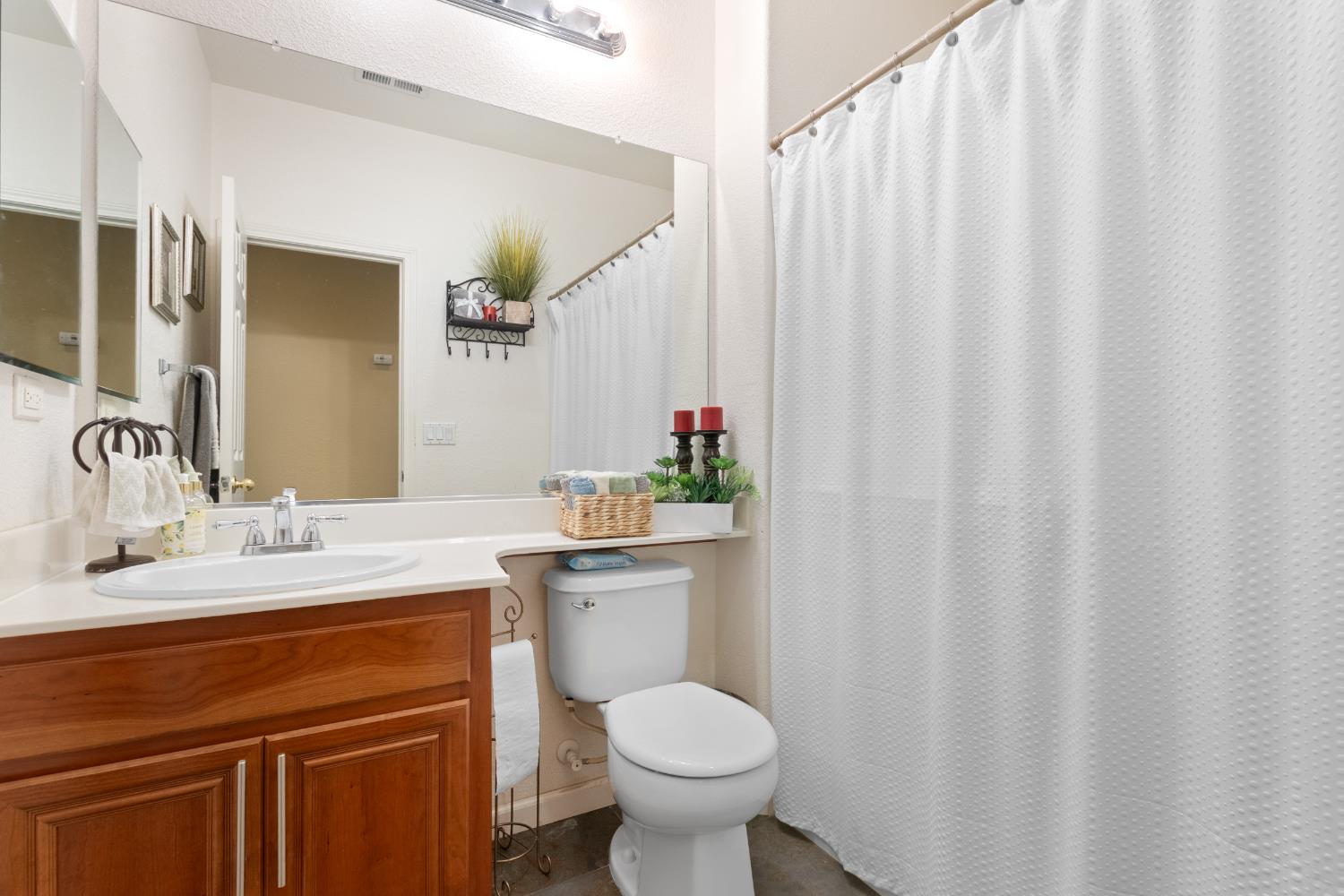 751 Banff Dr, Newman, CA 95360