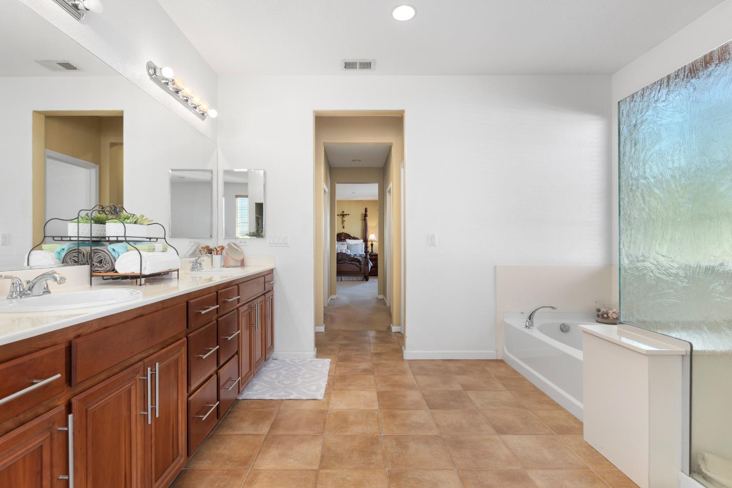 751 Banff Dr, Newman, CA 95360