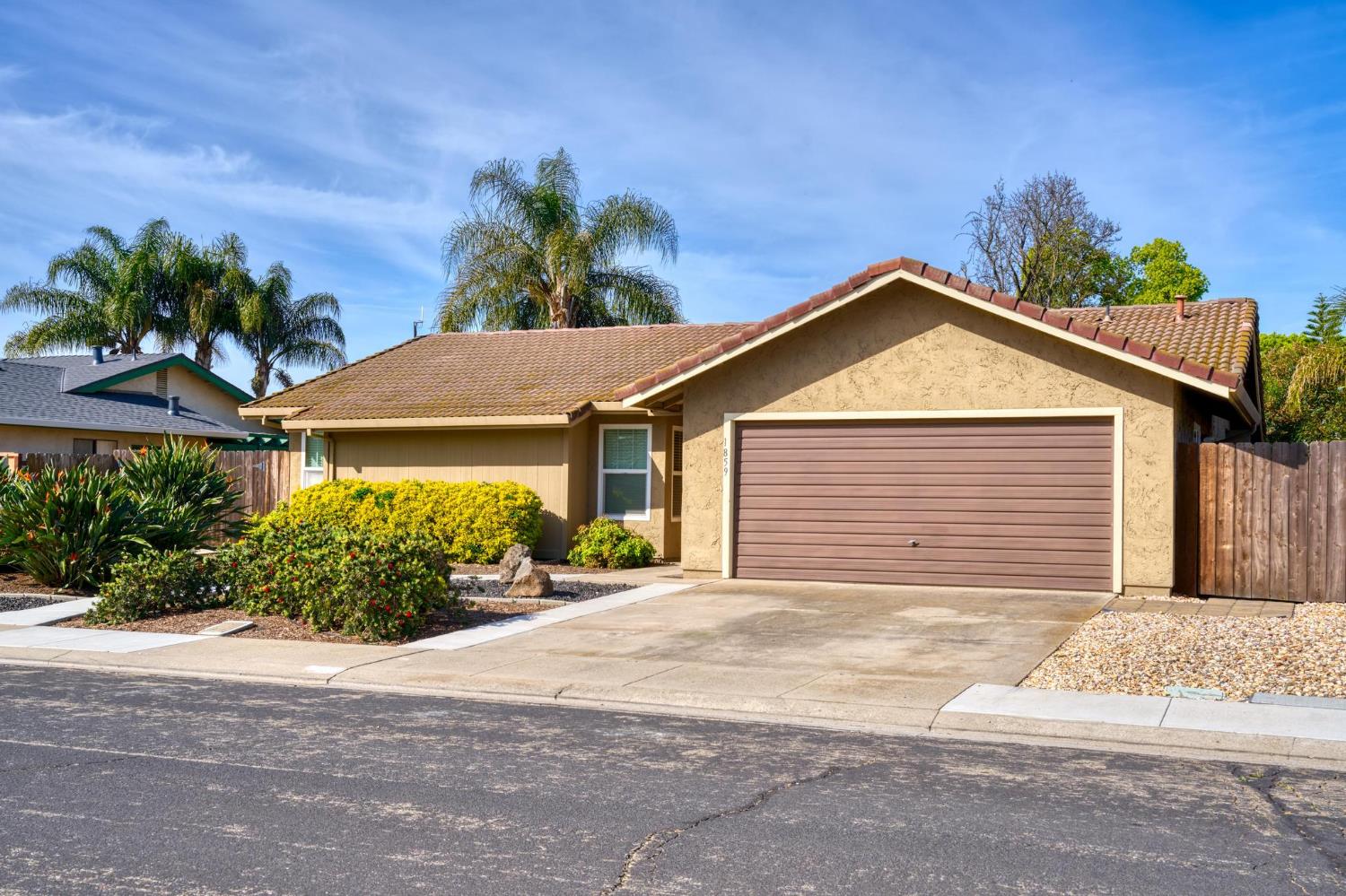 1859 Elmwood Ln, Manteca, CA 95336