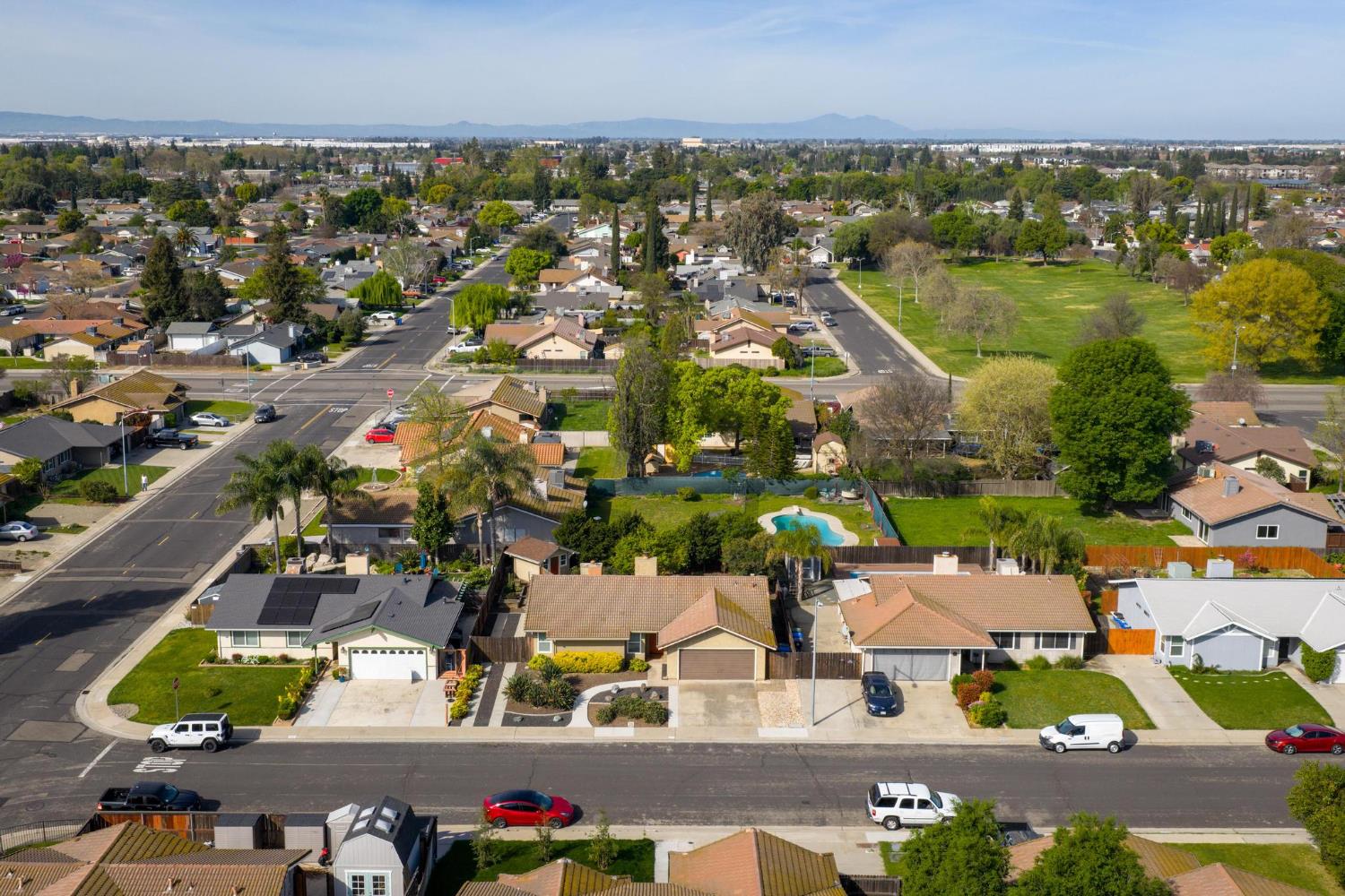 1859 Elmwood Ln, Manteca, CA 95336