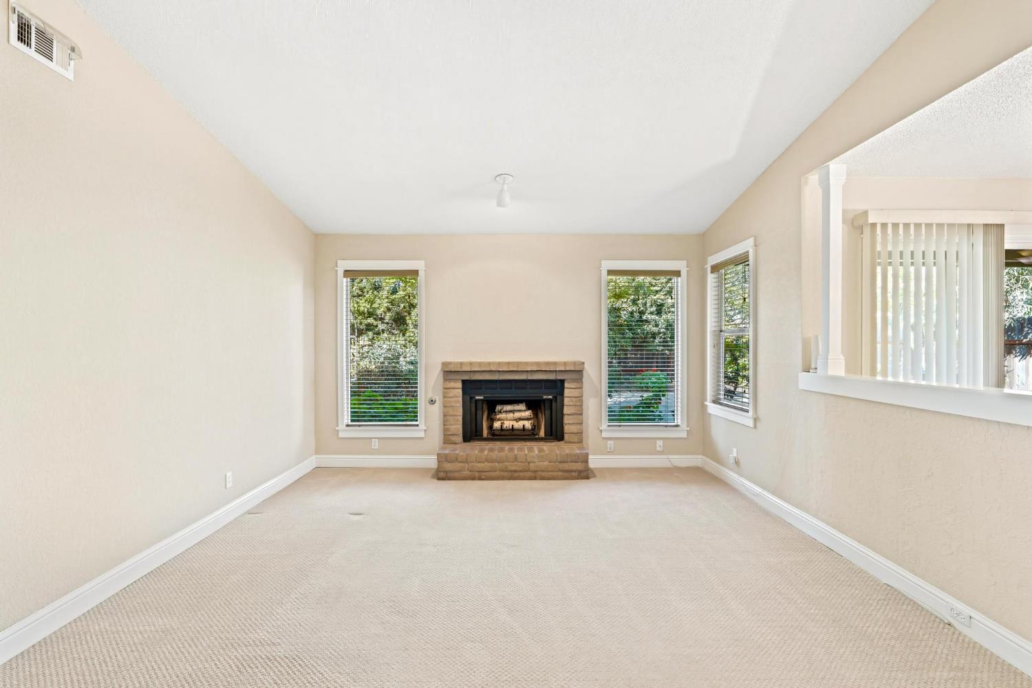 1859 Elmwood Ln, Manteca, CA 95336