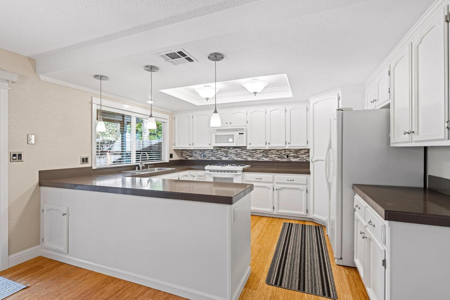 1859 Elmwood Ln, Manteca, CA 95336