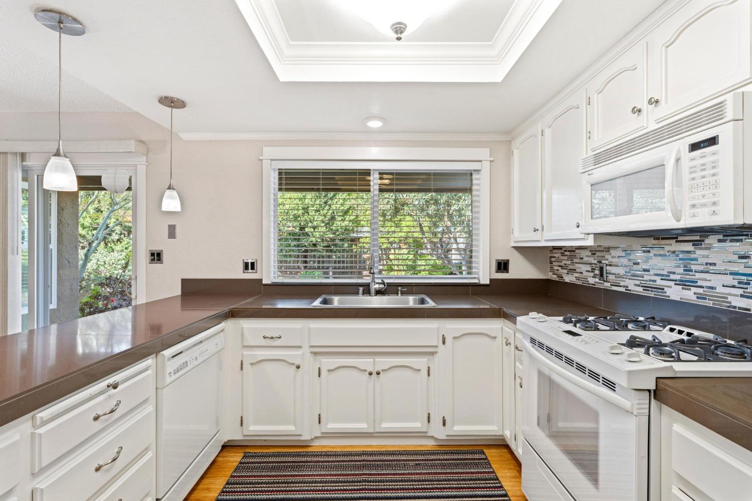 1859 Elmwood Ln, Manteca, CA 95336