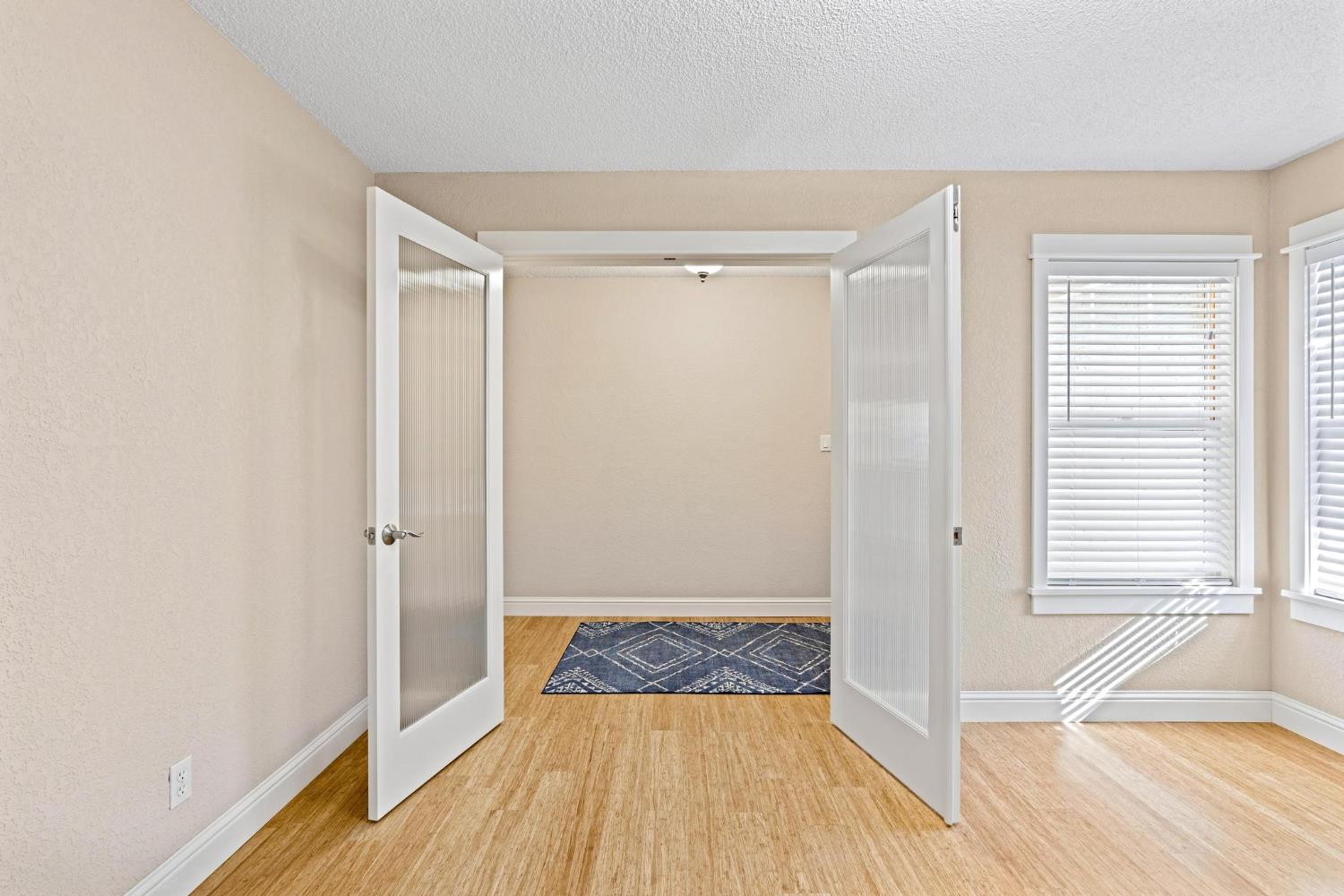 1859 Elmwood Ln, Manteca, CA 95336