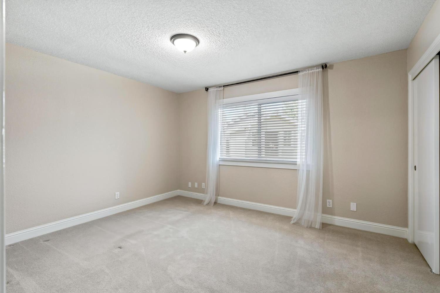 1859 Elmwood Ln, Manteca, CA 95336