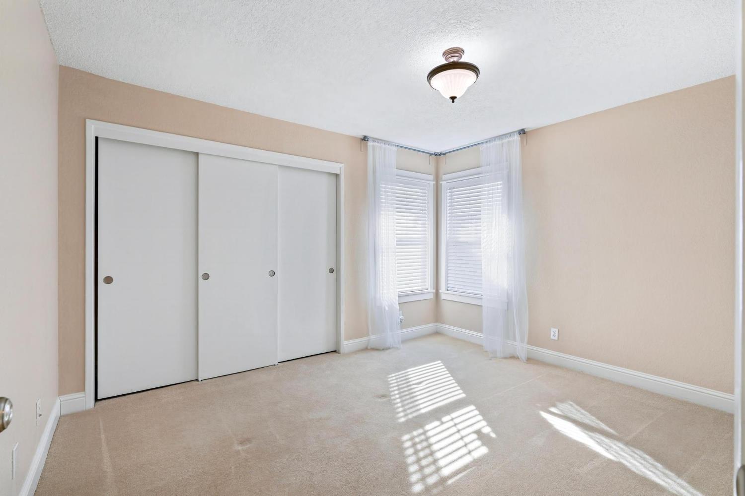 1859 Elmwood Ln, Manteca, CA 95336