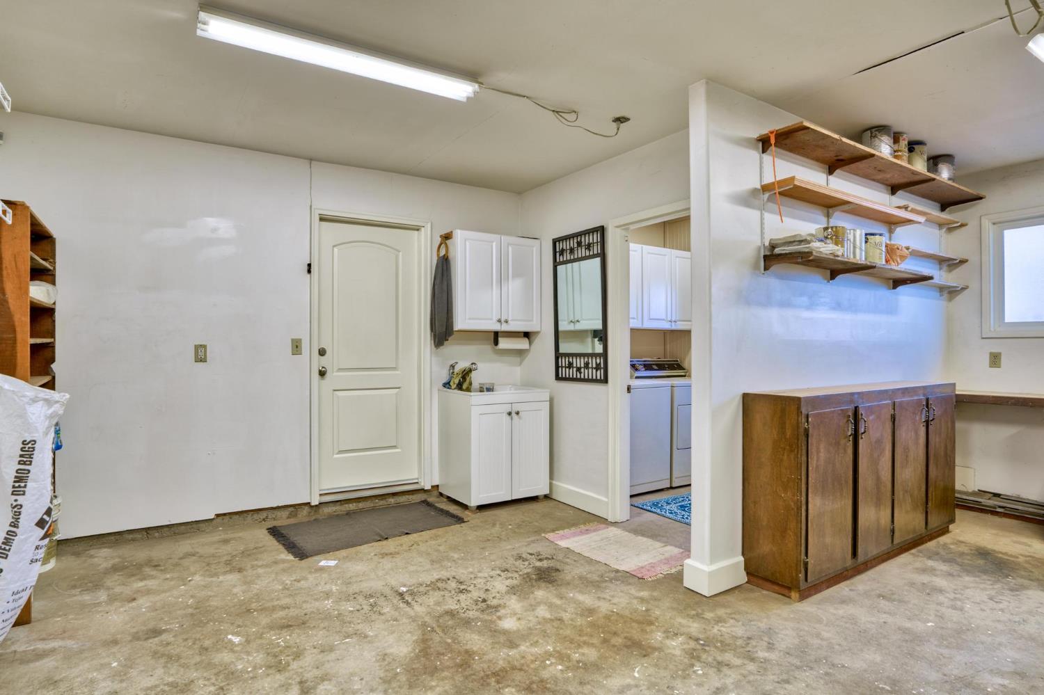 1859 Elmwood Ln, Manteca, CA 95336