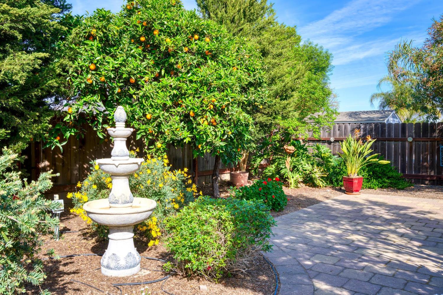 1859 Elmwood Ln, Manteca, CA 95336