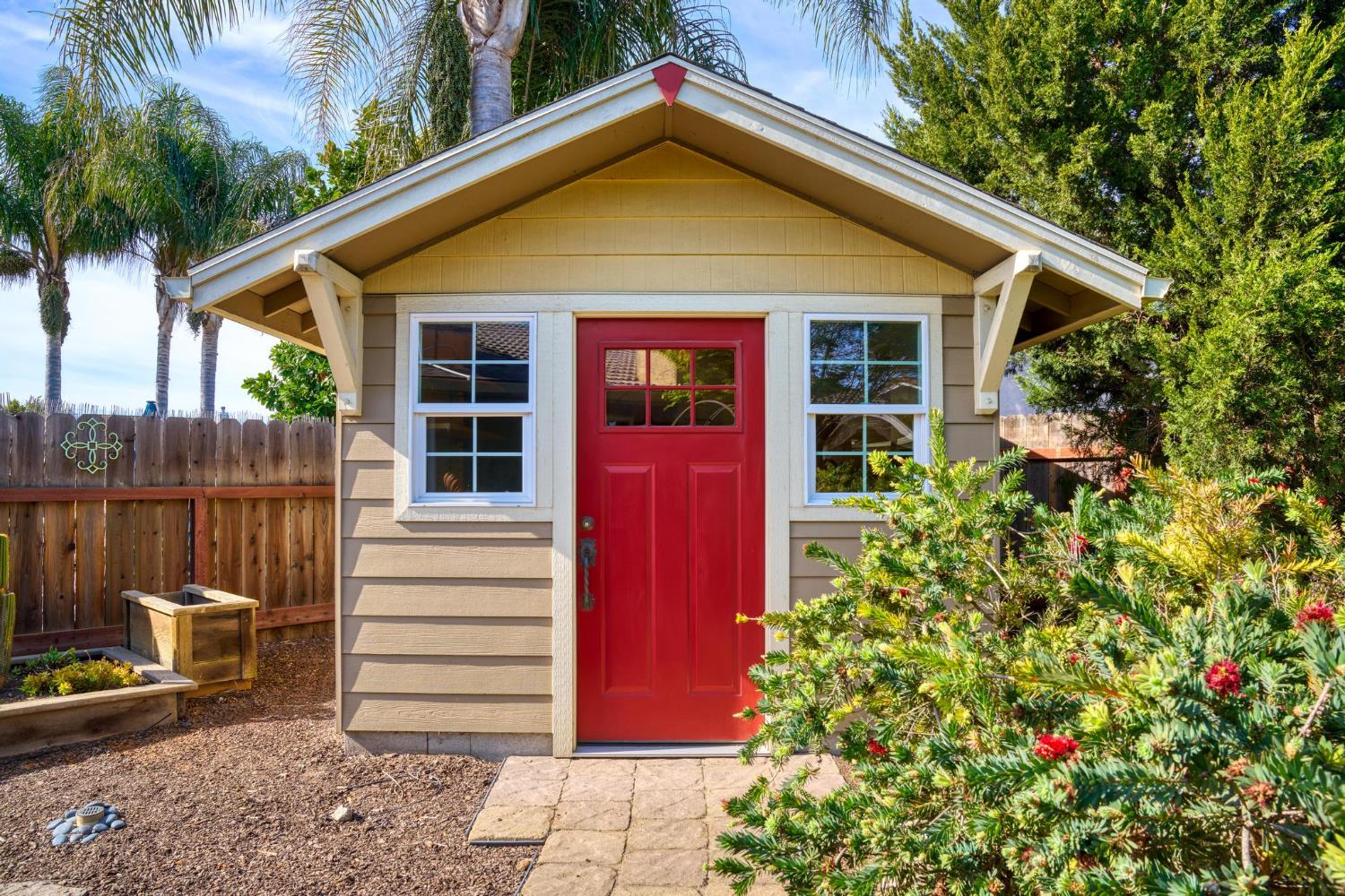 1859 Elmwood Ln, Manteca, CA 95336