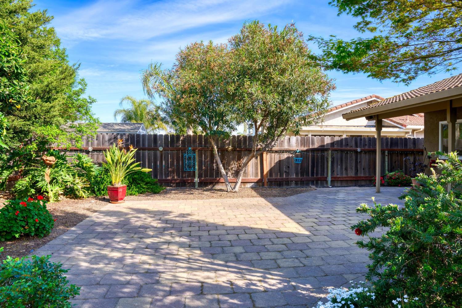 1859 Elmwood Ln, Manteca, CA 95336