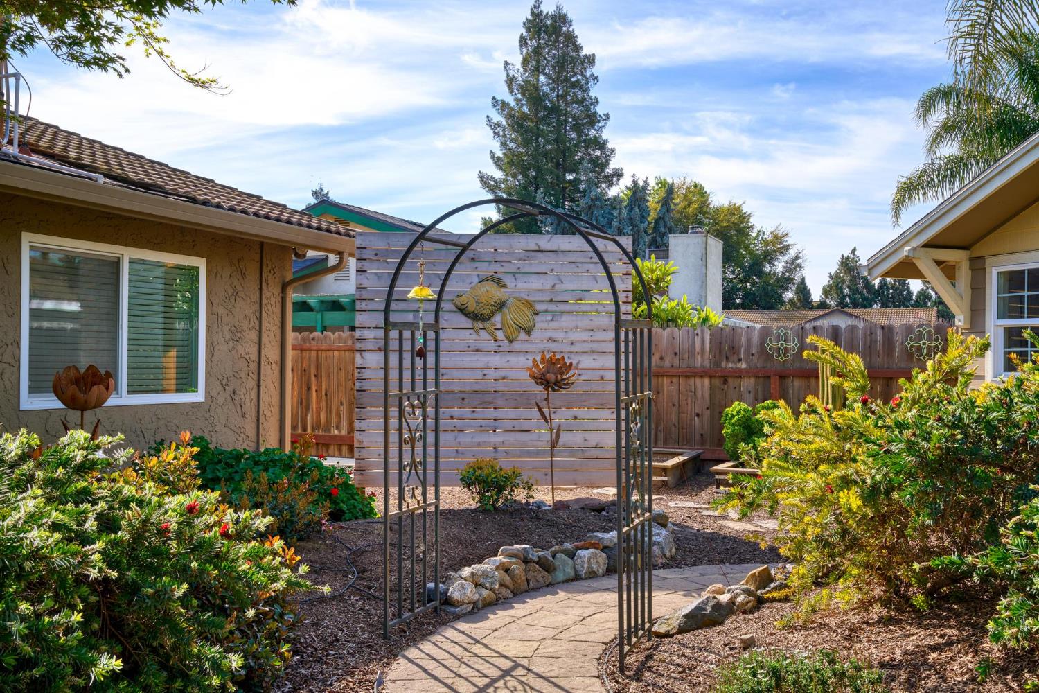 1859 Elmwood Ln, Manteca, CA 95336