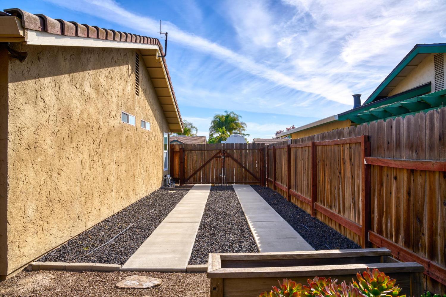 1859 Elmwood Ln, Manteca, CA 95336