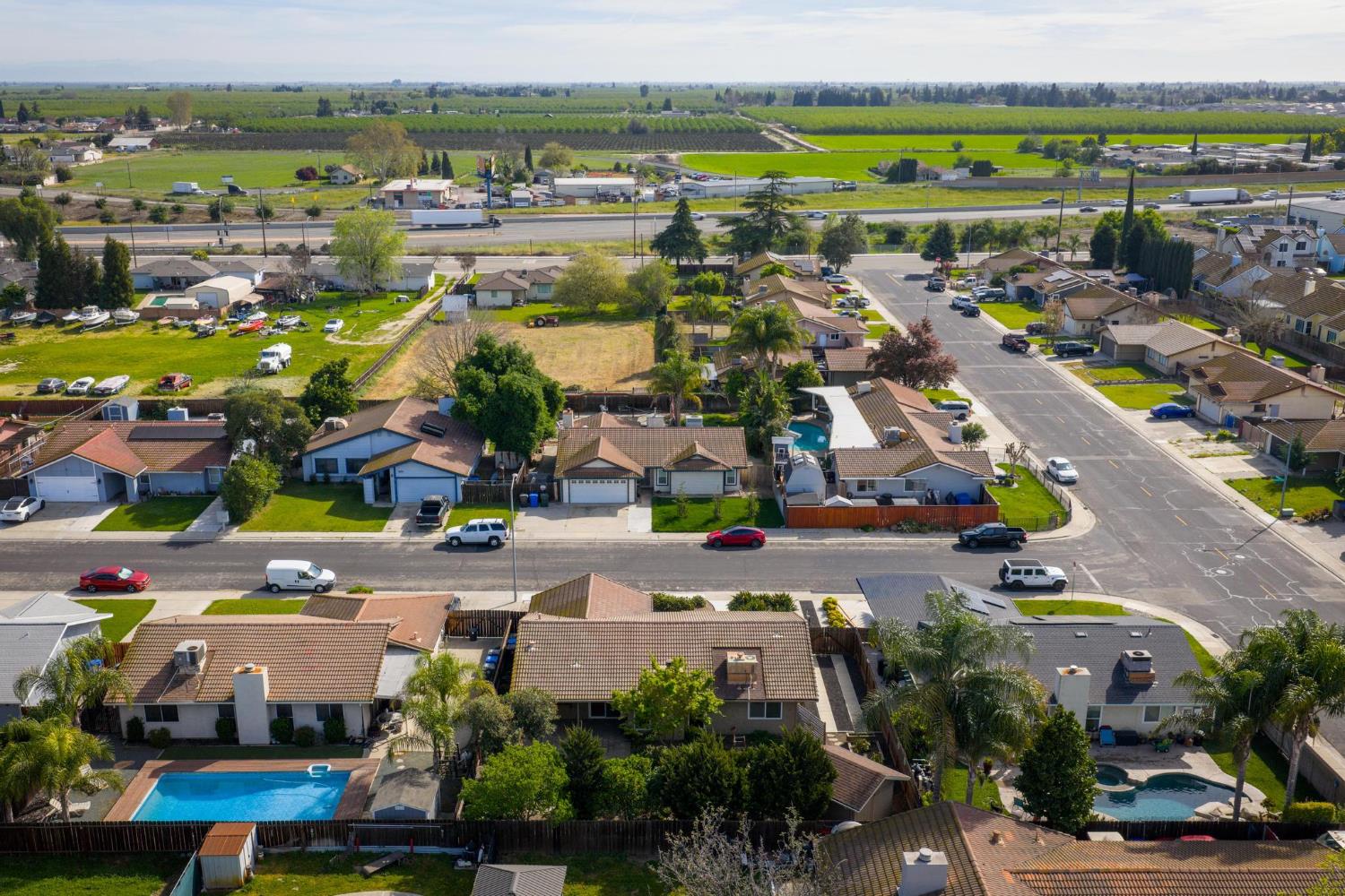 1859 Elmwood Ln, Manteca, CA 95336