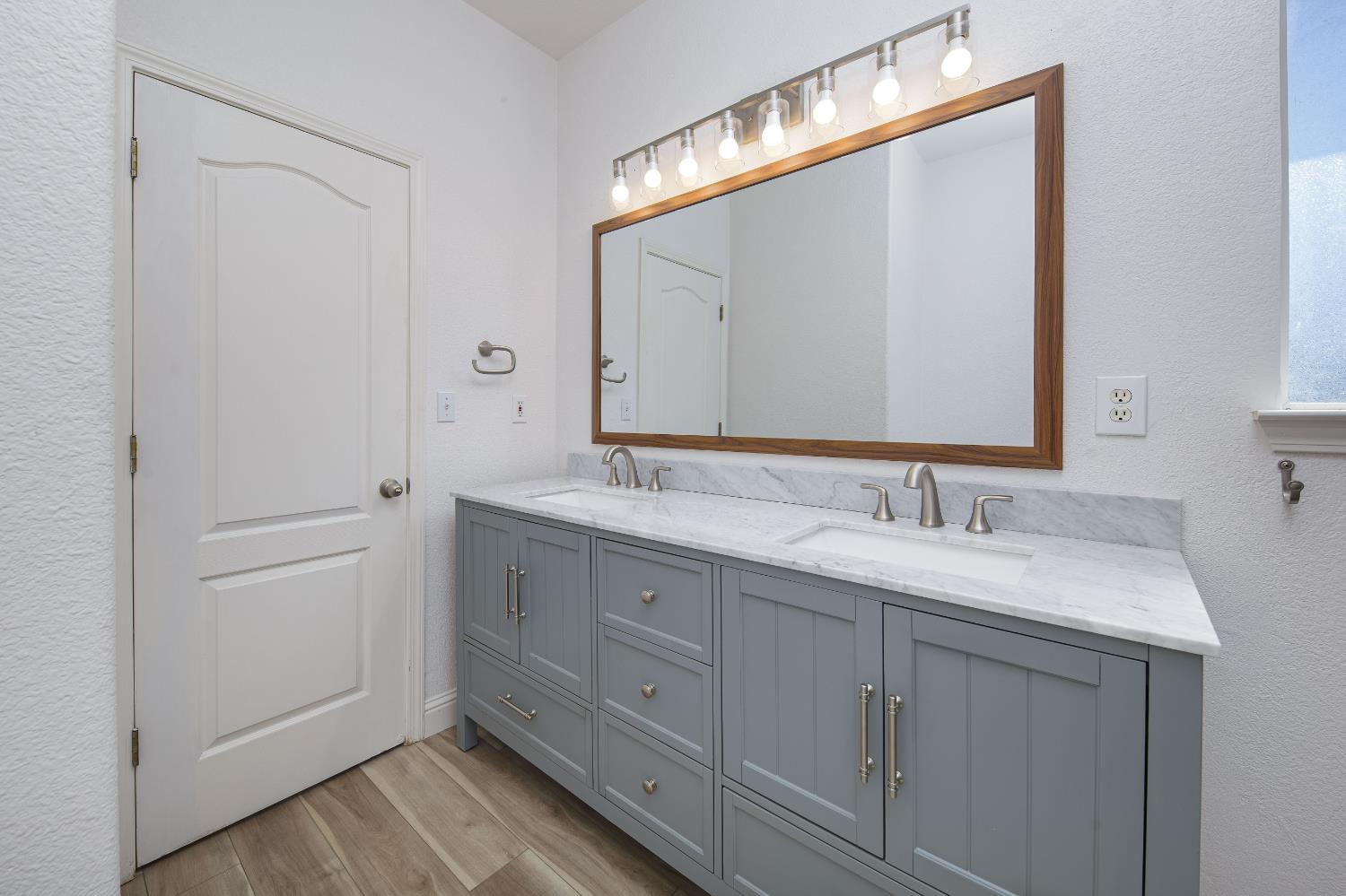 10324 Rio Sombra Ct, Oakdale, CA 95361