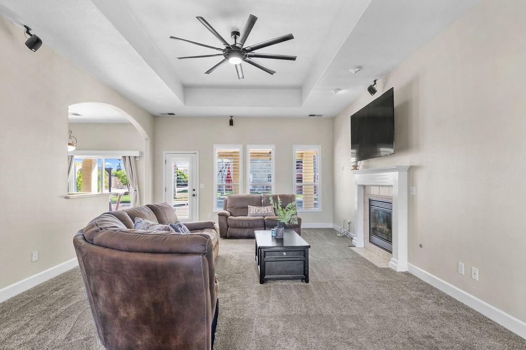 10528 Rio Sombra Dr, Oakdale, CA 95361