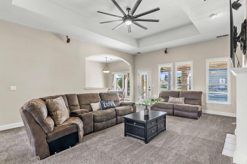 10528 Rio Sombra Dr, Oakdale, CA 95361