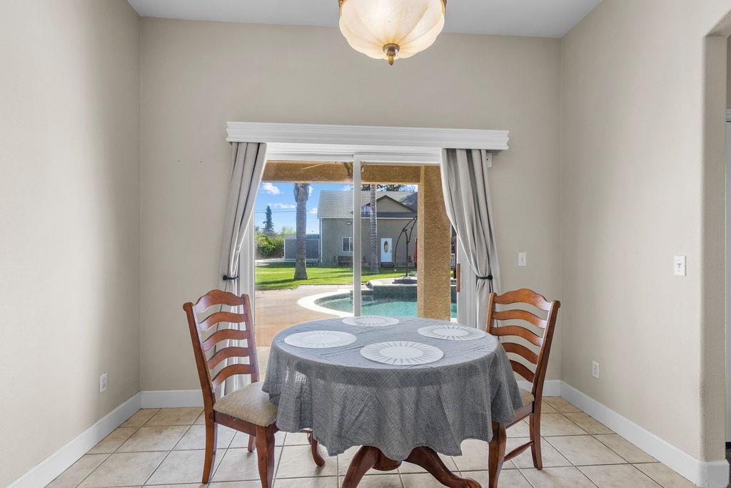 10528 Rio Sombra Dr, Oakdale, CA 95361