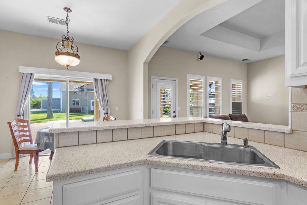 10528 Rio Sombra Dr, Oakdale, CA 95361