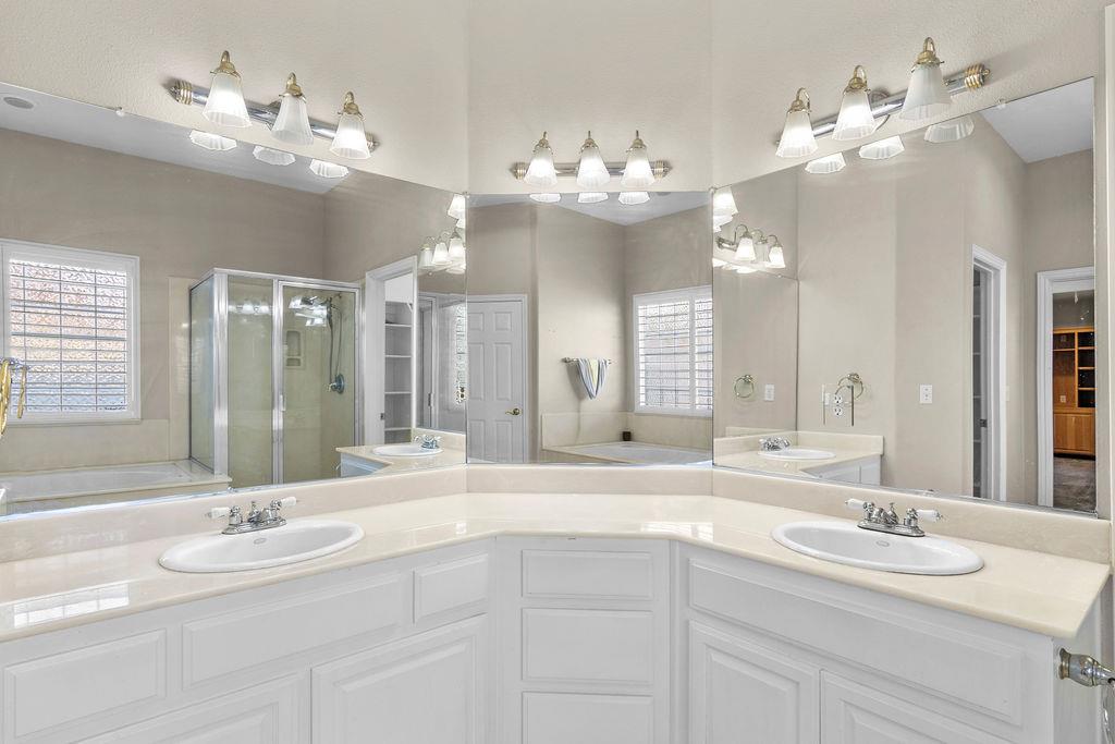 10528 Rio Sombra Dr, Oakdale, CA 95361