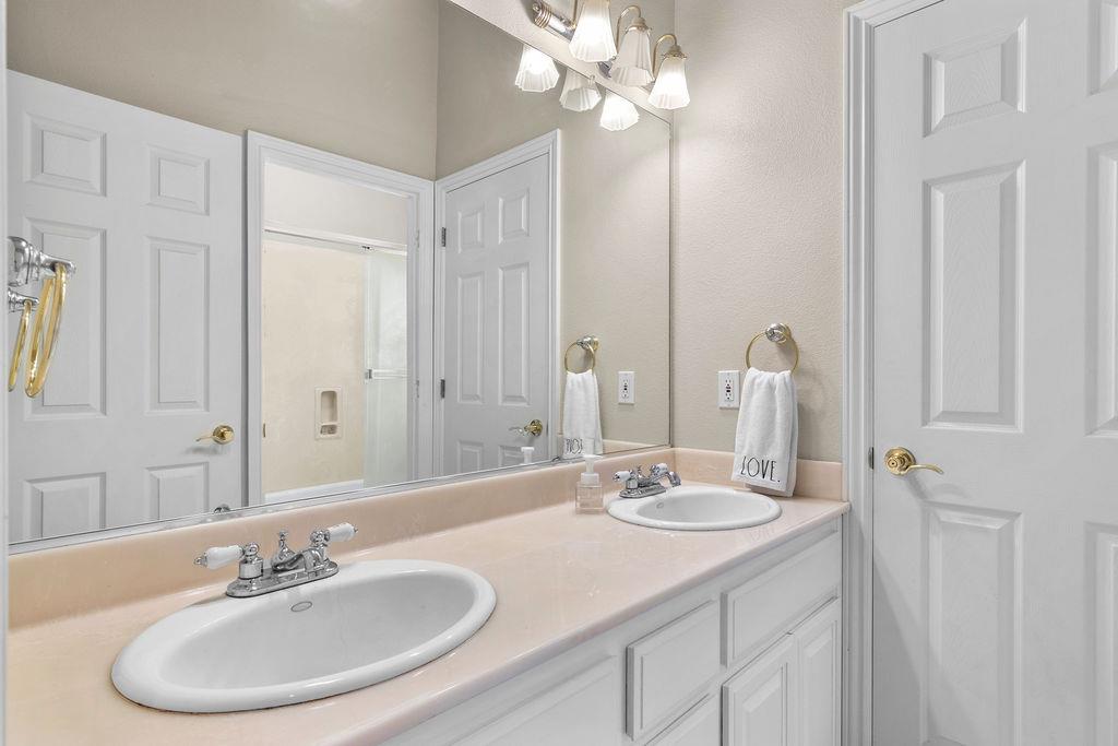 10528 Rio Sombra Dr, Oakdale, CA 95361