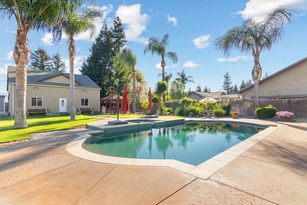 10528 Rio Sombra Dr, Oakdale, CA 95361