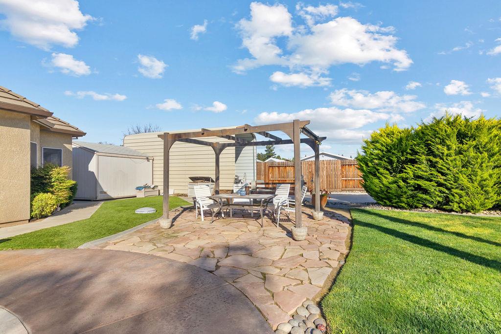 10528 Rio Sombra Dr, Oakdale, CA 95361