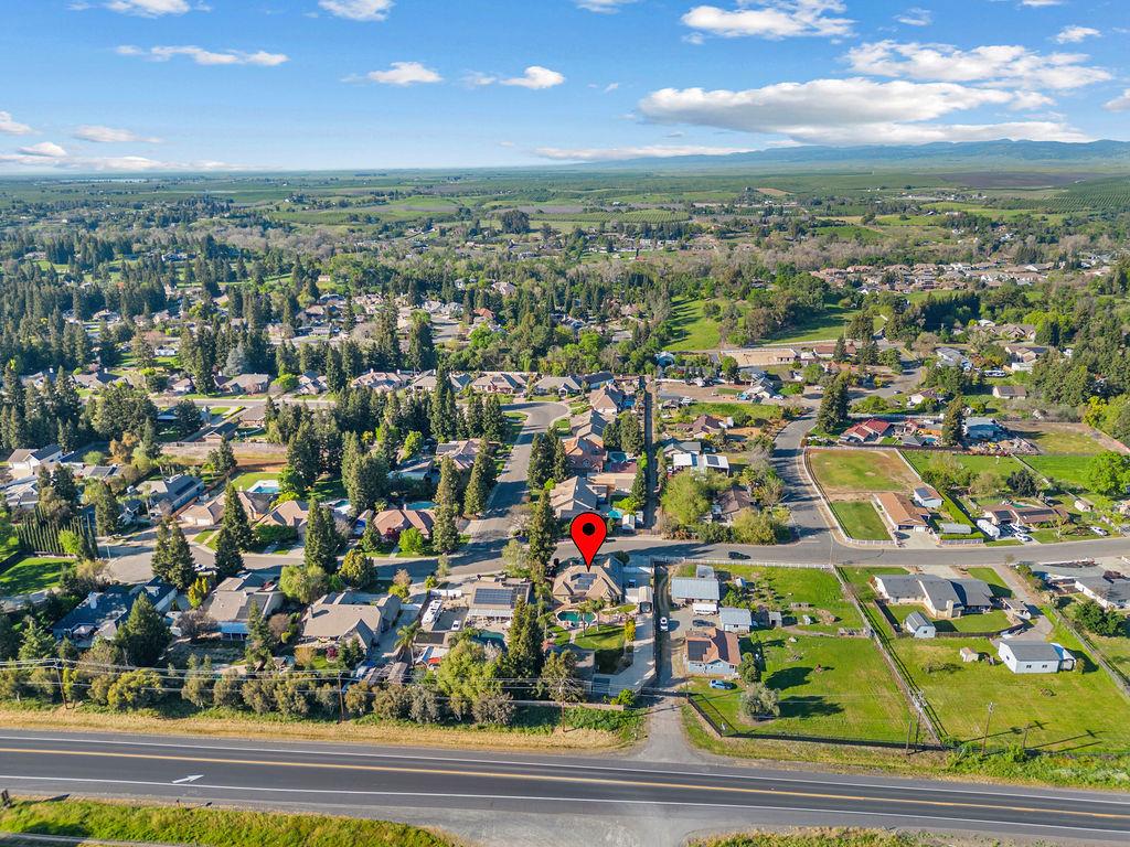 10528 Rio Sombra Dr, Oakdale, CA 95361