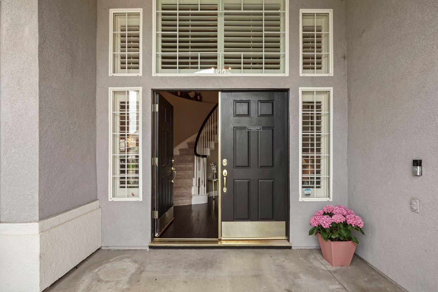 2501 Leonatus Ave, Modesto, CA 95355