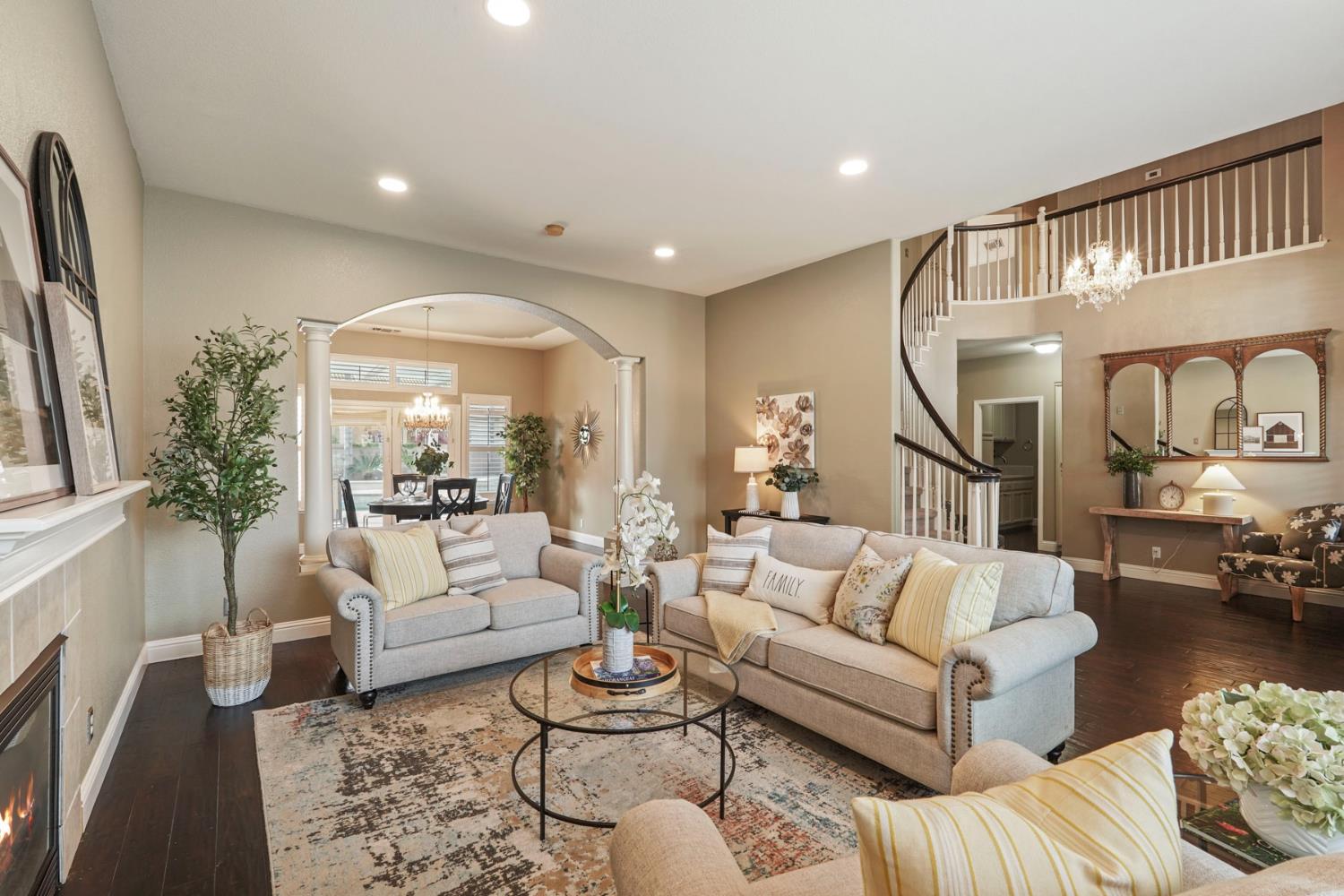 2501 Leonatus Ave, Modesto, CA 95355