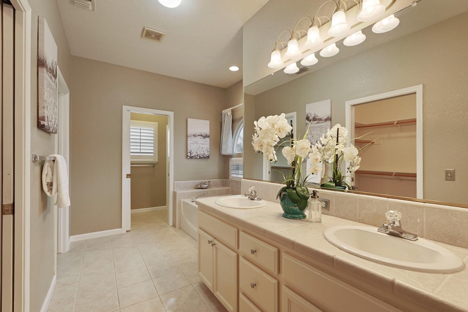 2501 Leonatus Ave, Modesto, CA 95355