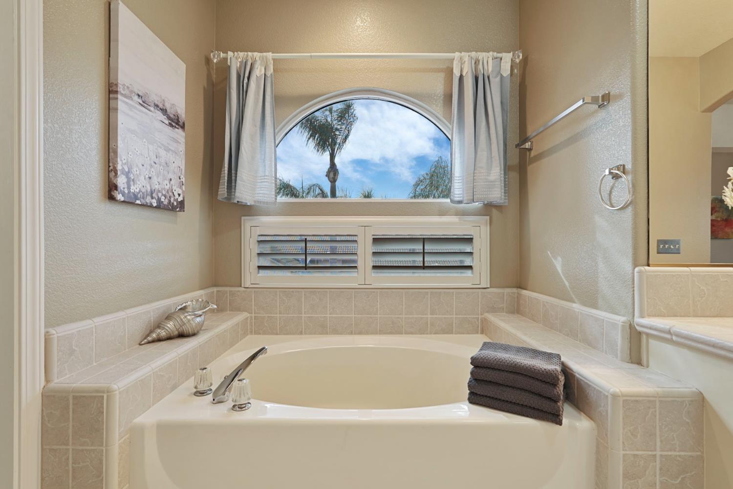 2501 Leonatus Ave, Modesto, CA 95355