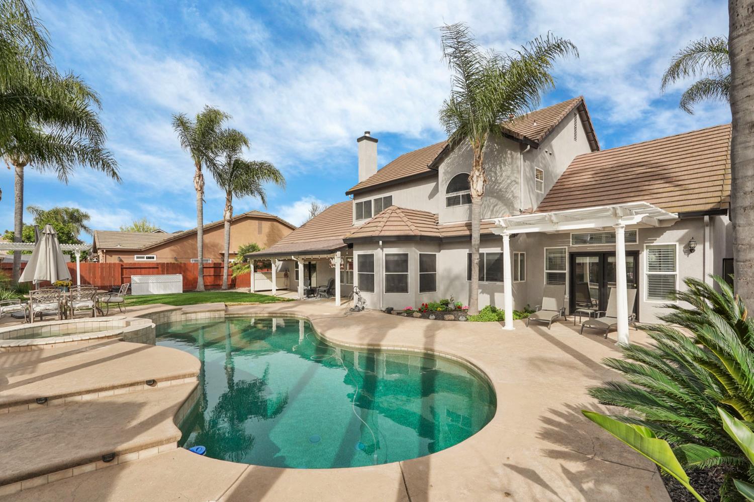 2501 Leonatus Ave, Modesto, CA 95355