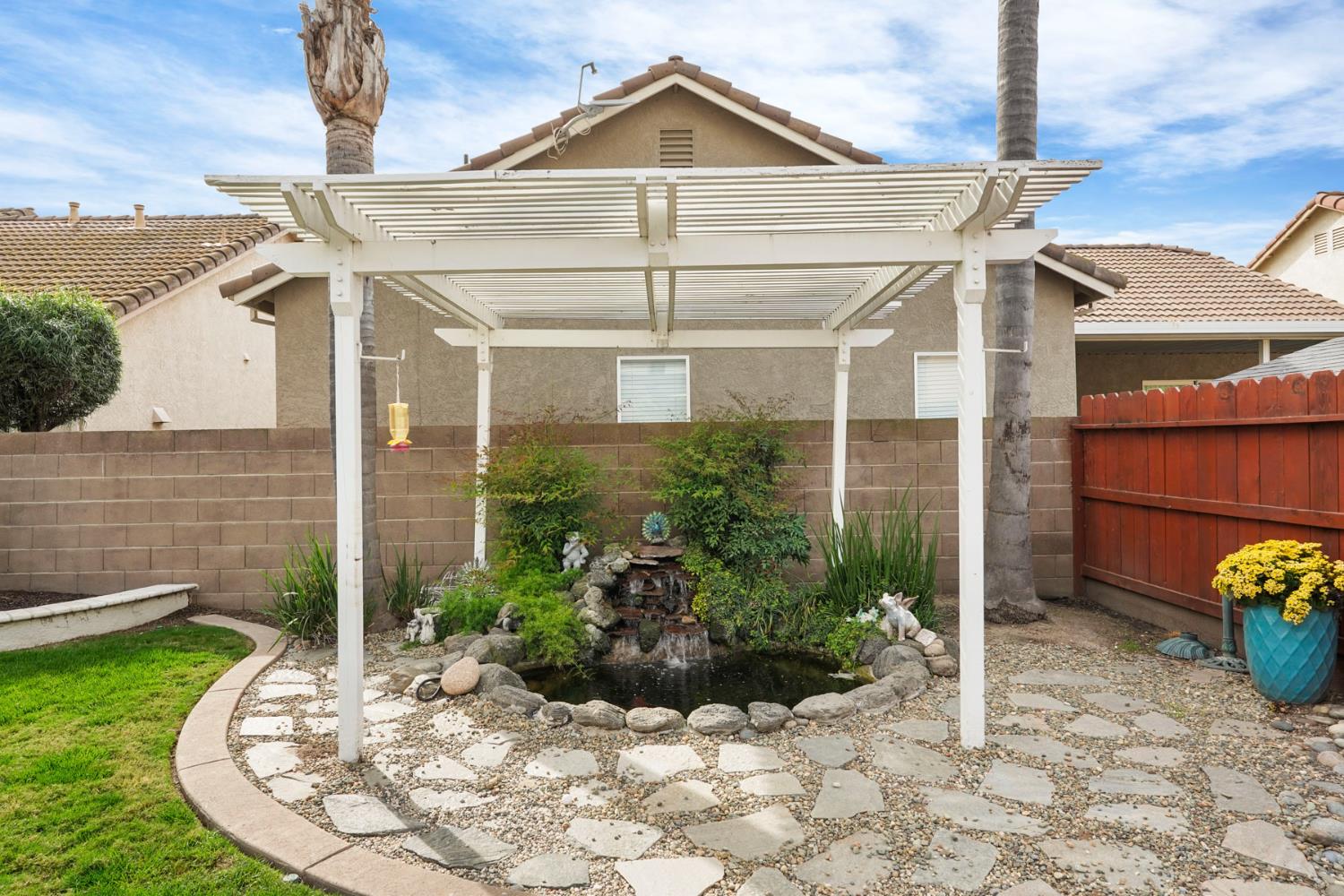 2501 Leonatus Ave, Modesto, CA 95355