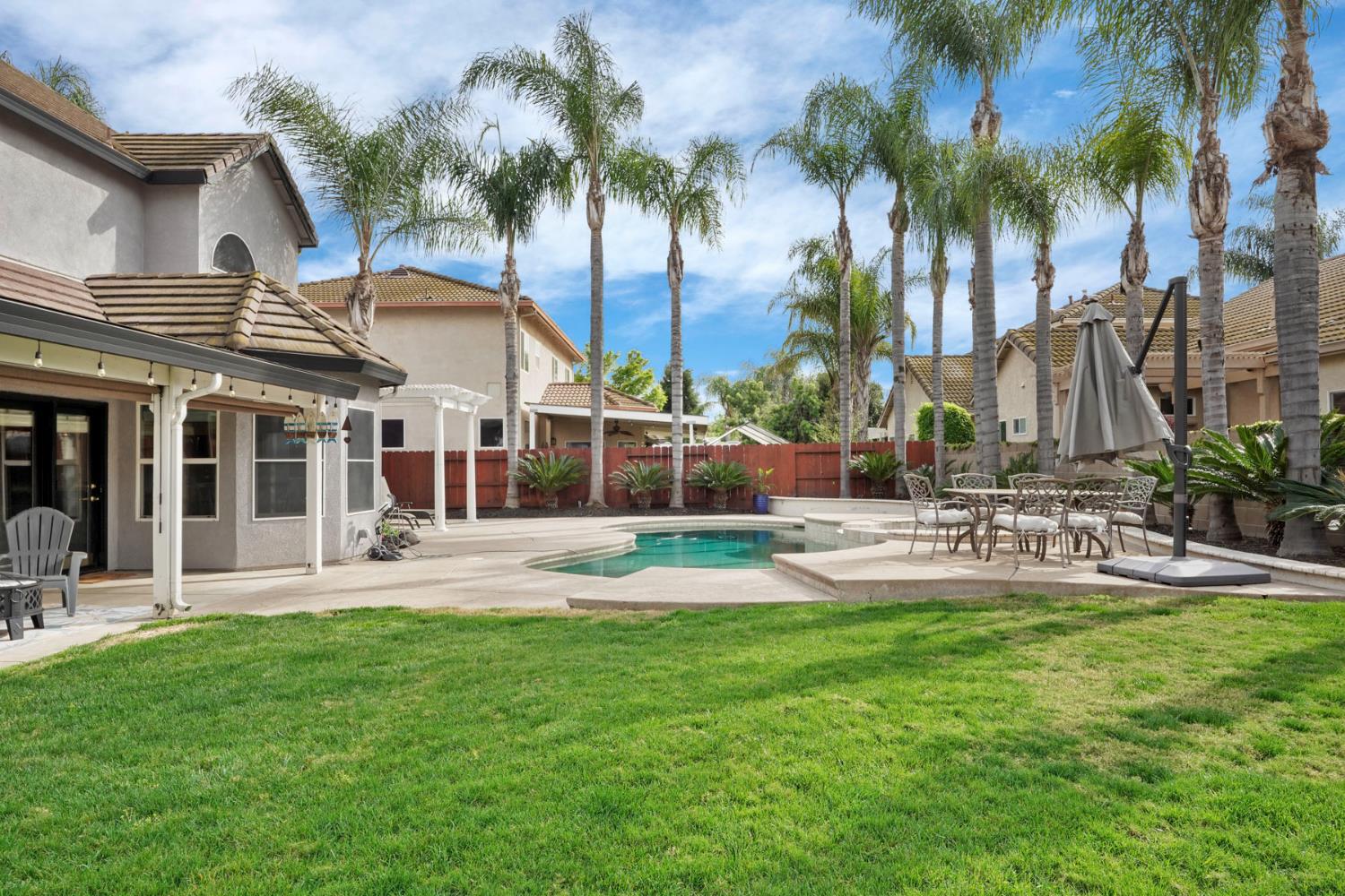 2501 Leonatus Ave, Modesto, CA 95355