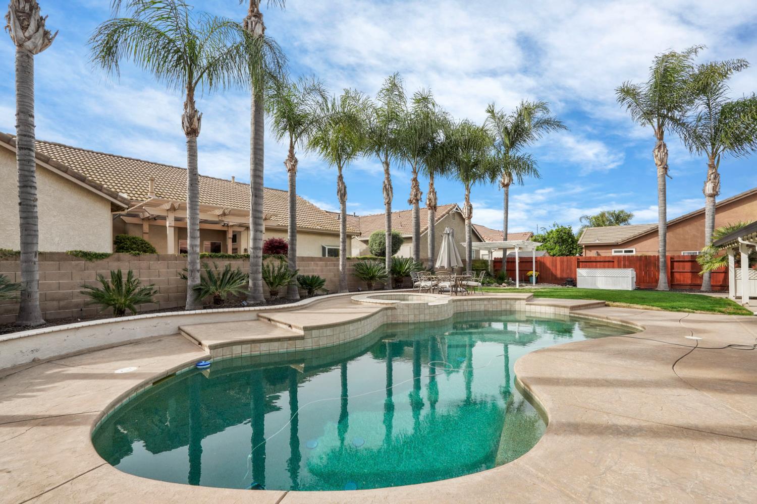 2501 Leonatus Ave, Modesto, CA 95355