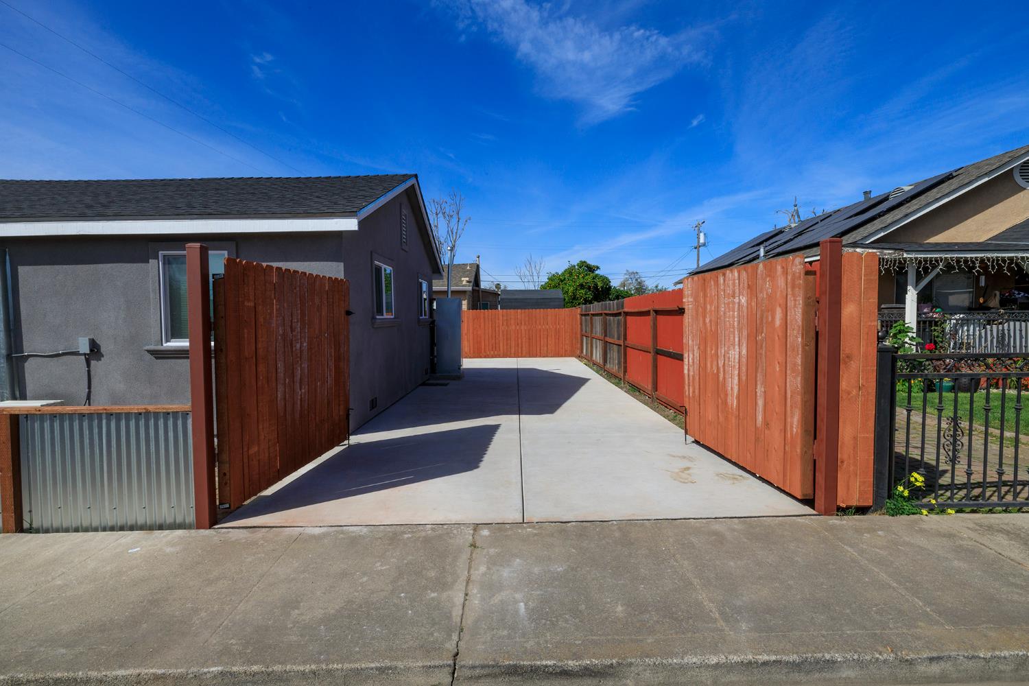 403 Stockton St, Manteca, CA 95337