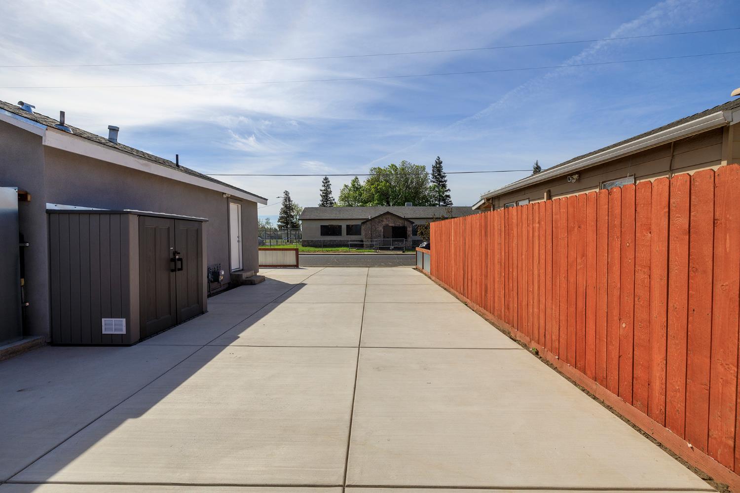 403 Stockton St, Manteca, CA 95337