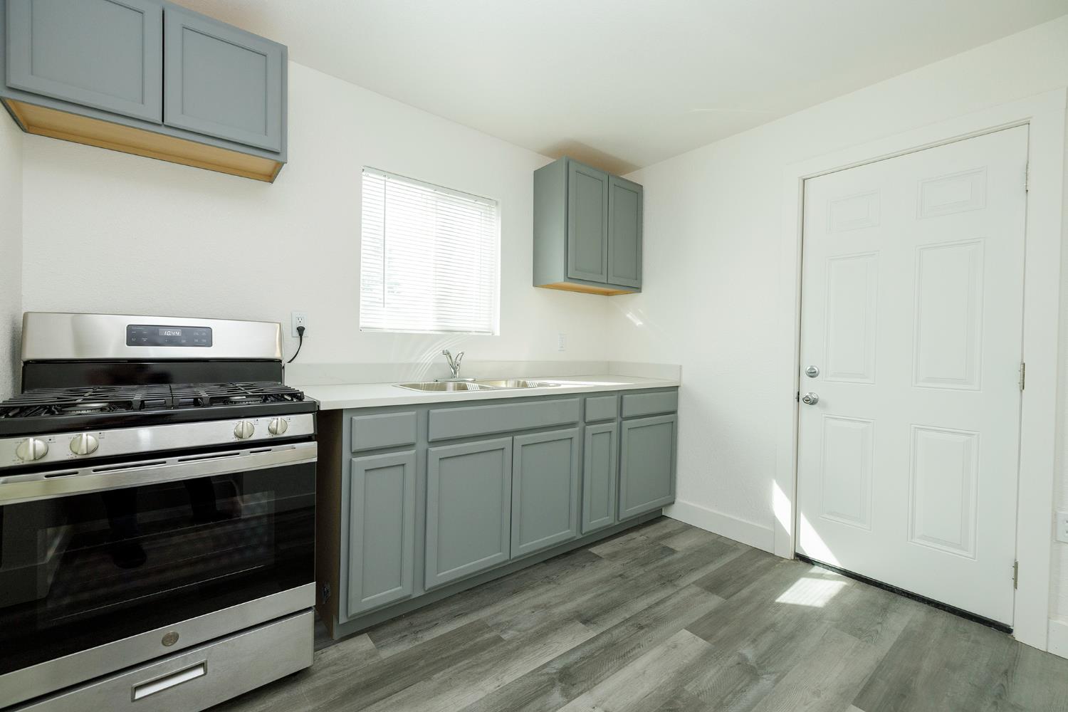 403 Stockton St, Manteca, CA 95337