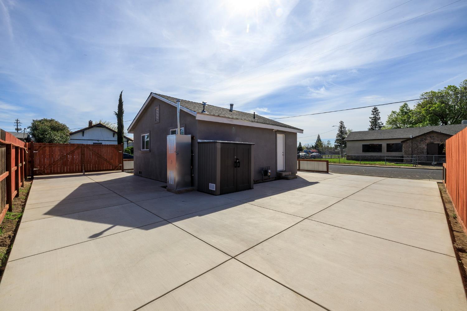 403 Stockton St, Manteca, CA 95337