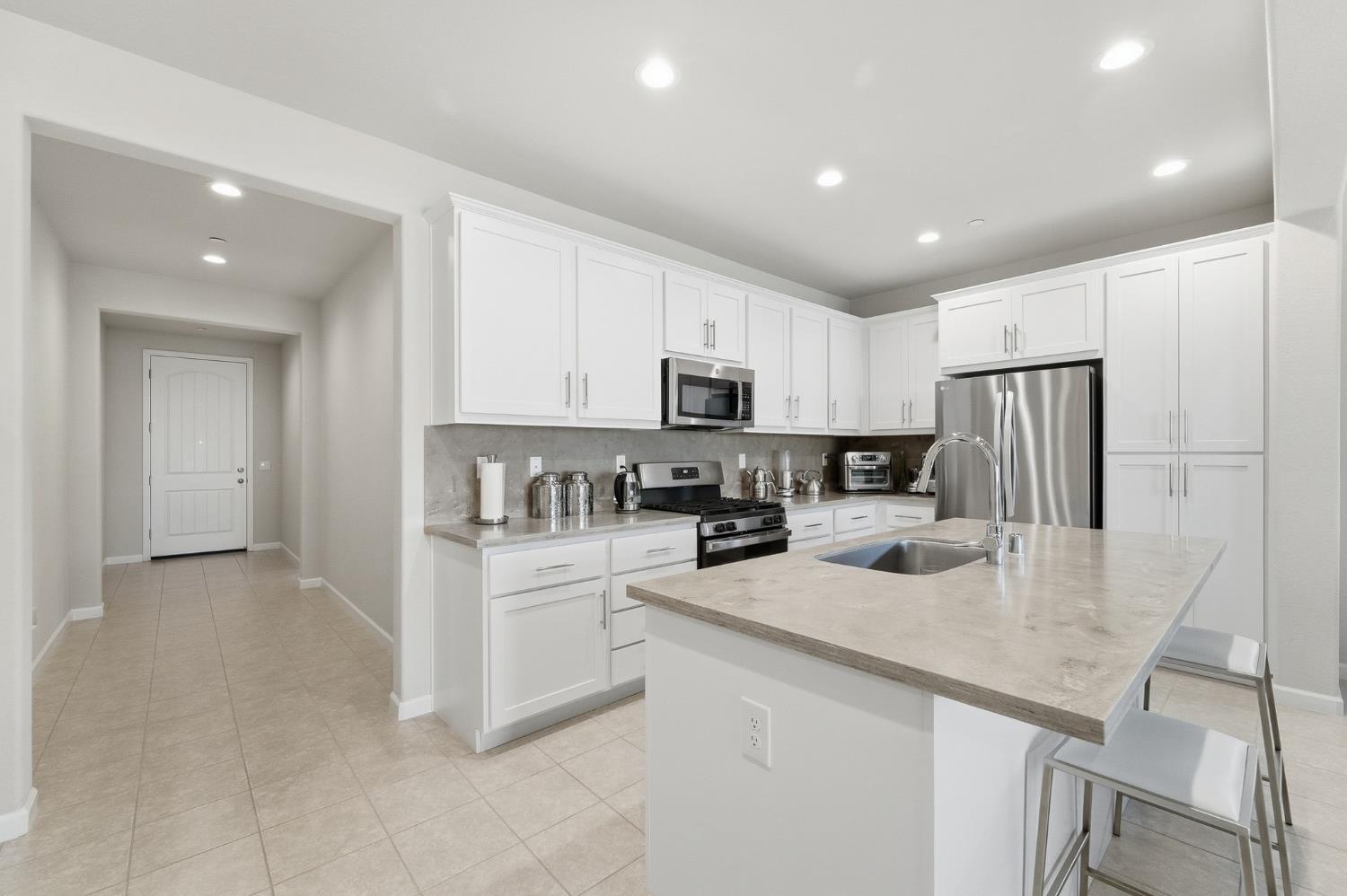 4376 Icon Ave, Modesto, CA 95356