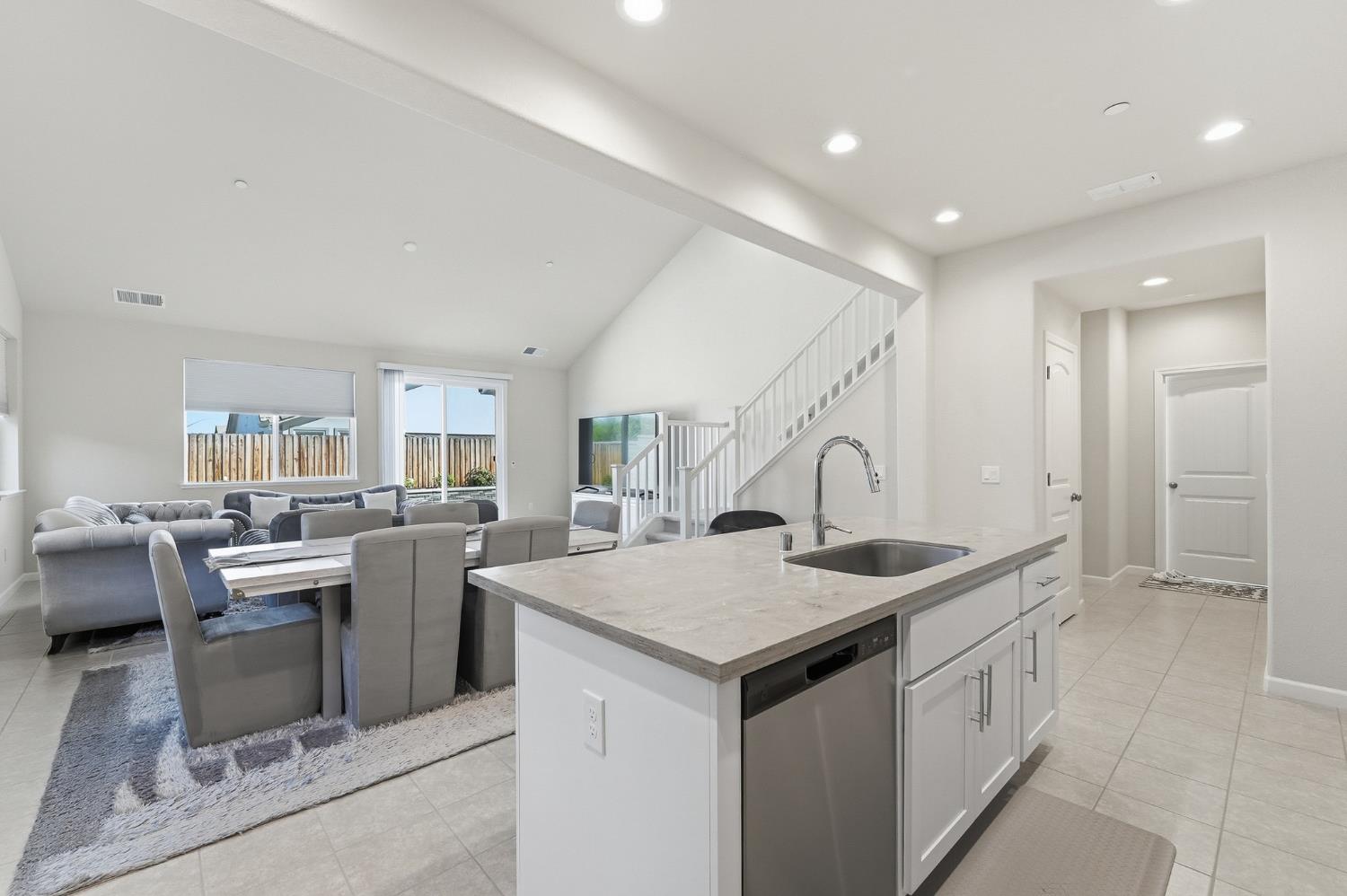 4376 Icon Ave, Modesto, CA 95356