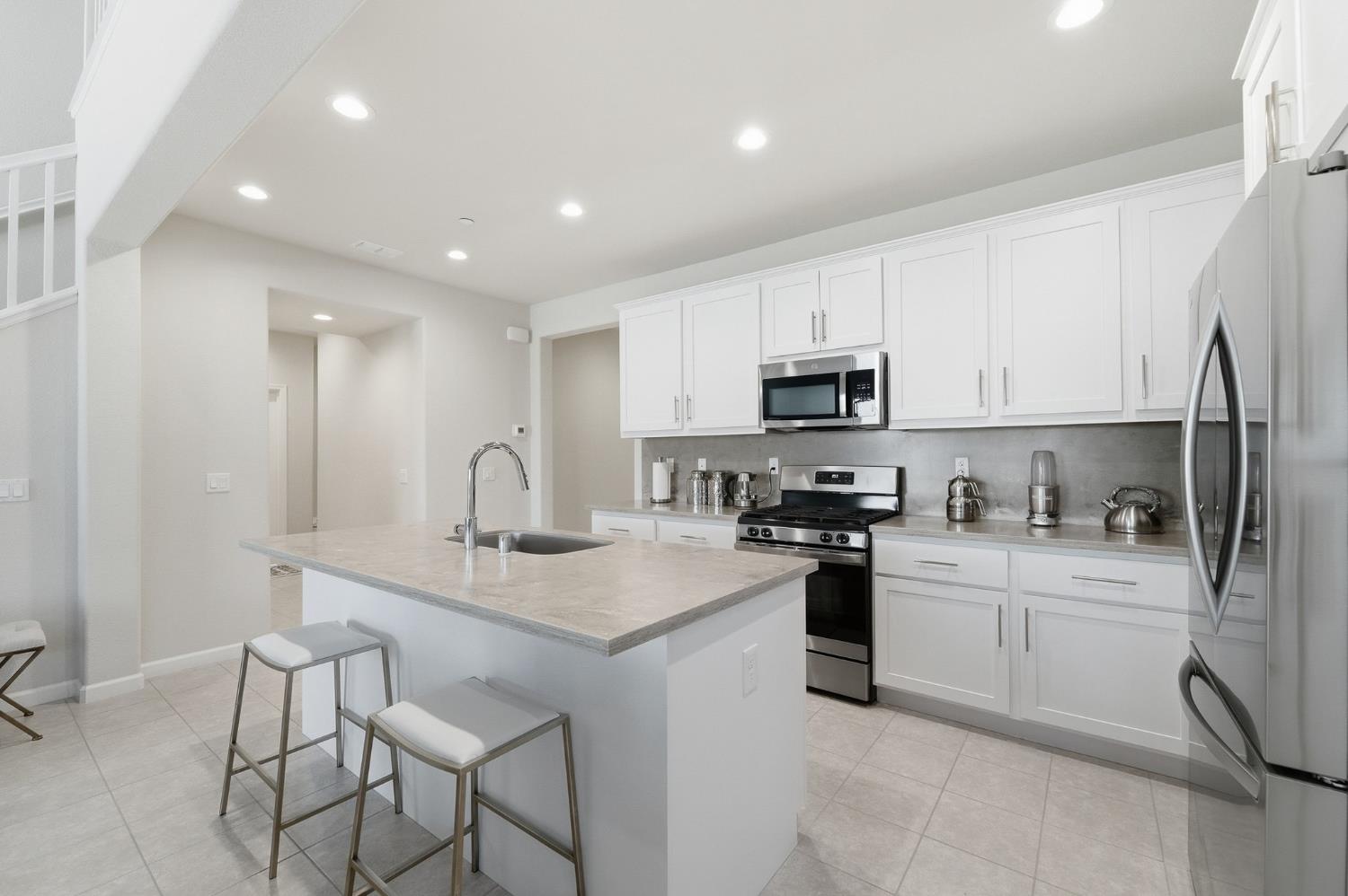 4376 Icon Ave, Modesto, CA 95356